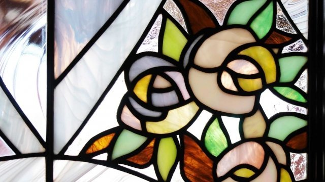 В Кургане показывают витражи Тиффани