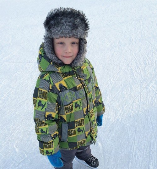Эдик, 5 лет: «Люблю на горке кататься, в снежки играть.  А еще кататься на лыжах!»