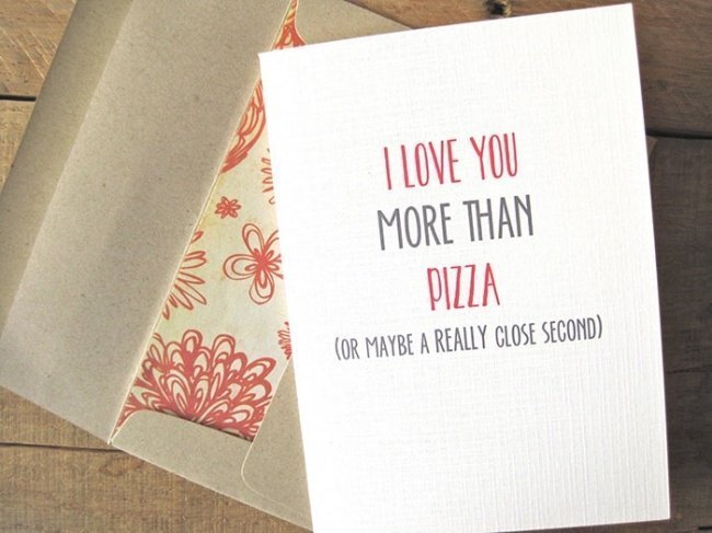 Я люблю тебя больше, чем пиццу (ну или ты очень близка к первому месту).
