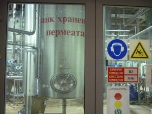 За этими дверями производится очистка воды с сохранением в ней всех необходимых для организма человека солей и микроэлементов.