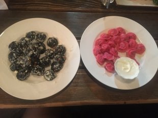 В Астане подают новое уникальное блюдо -- черные пельмени с семгой! 