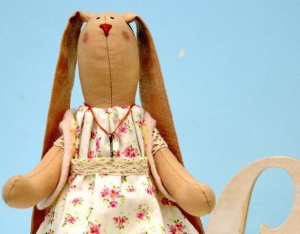 Рукодельникам предлагают сшить зайца и курицу к Пасхе
