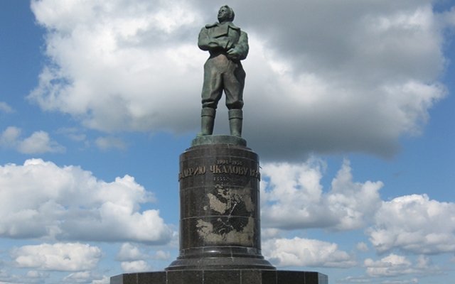 В Екатеринбурге установят памятник Валерию Чкалову