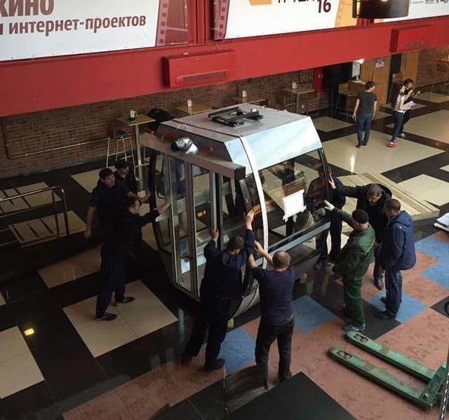 В Челябинск привезли кабинки для нового колеса обозрения