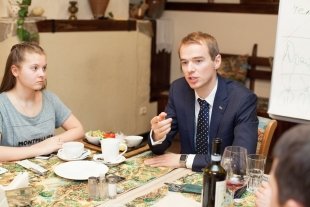 В "Донне-пицце" состоялся реалити-ужин с ведущим хэдхантером России Владимиром Якубой