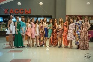 Первое дефиле конкурса красоты «Королева»