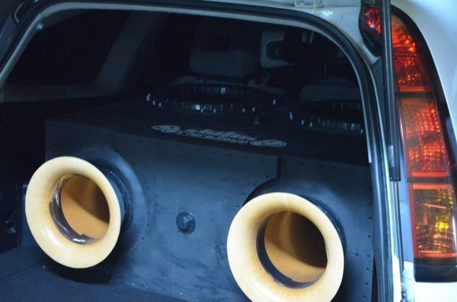 Соревнования по автозвуку «Autosound Уральские Монстры 2016»