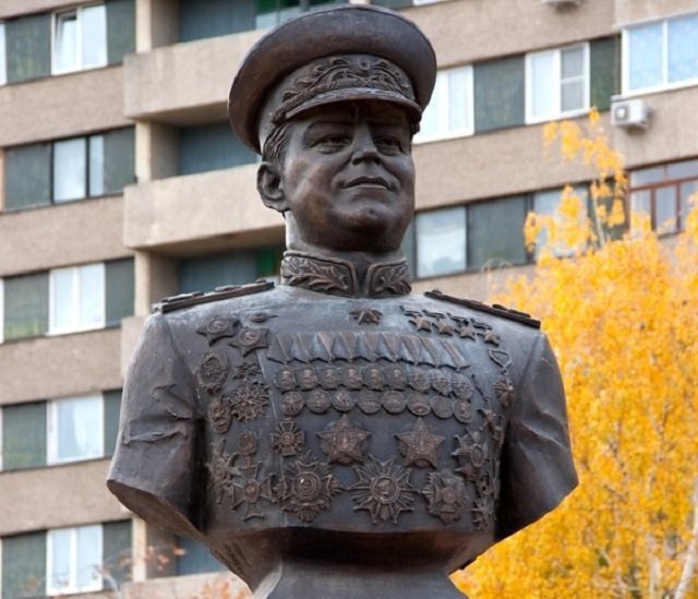 «Победная» викторина: угадай героев ВОВ, чьи имена носят улицы Тольятти, по фото