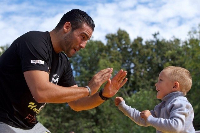 Боксерский клуб "Динамо" приглашает детей и взрослых на бесплатные тренировки в Чистяковскую рощу