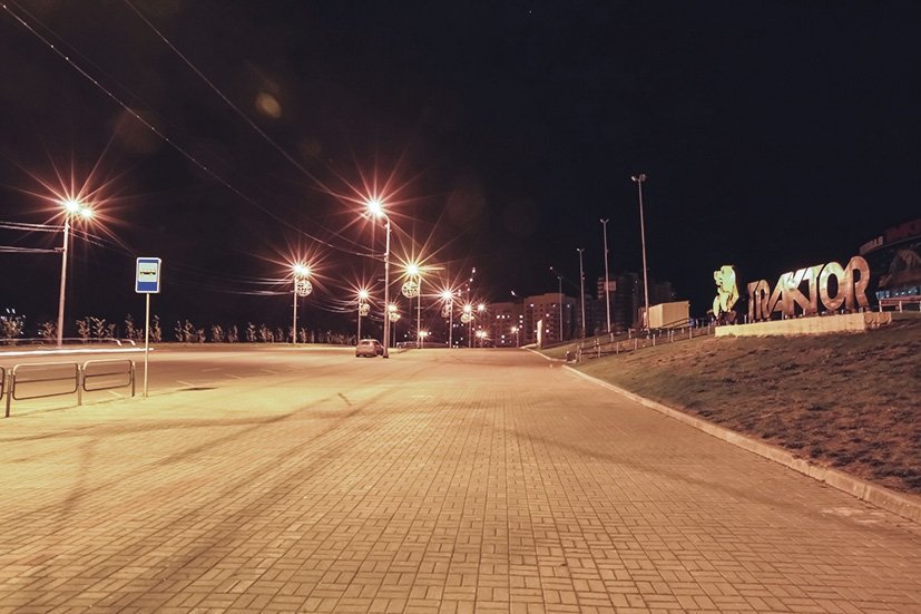 ЛА «Трактор» — одно из мест в Челябинске, где получится красивая фотография ночью 