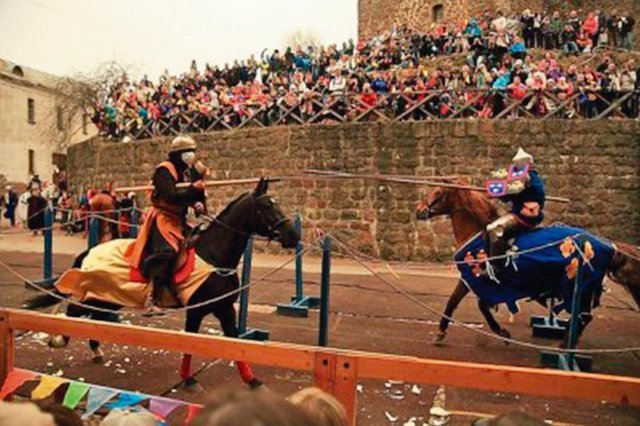 Битва рыцарей на фестивале Рыцарский замок
