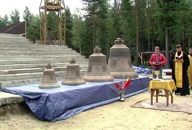 В храме сургутского женского монастыря  установили колокола