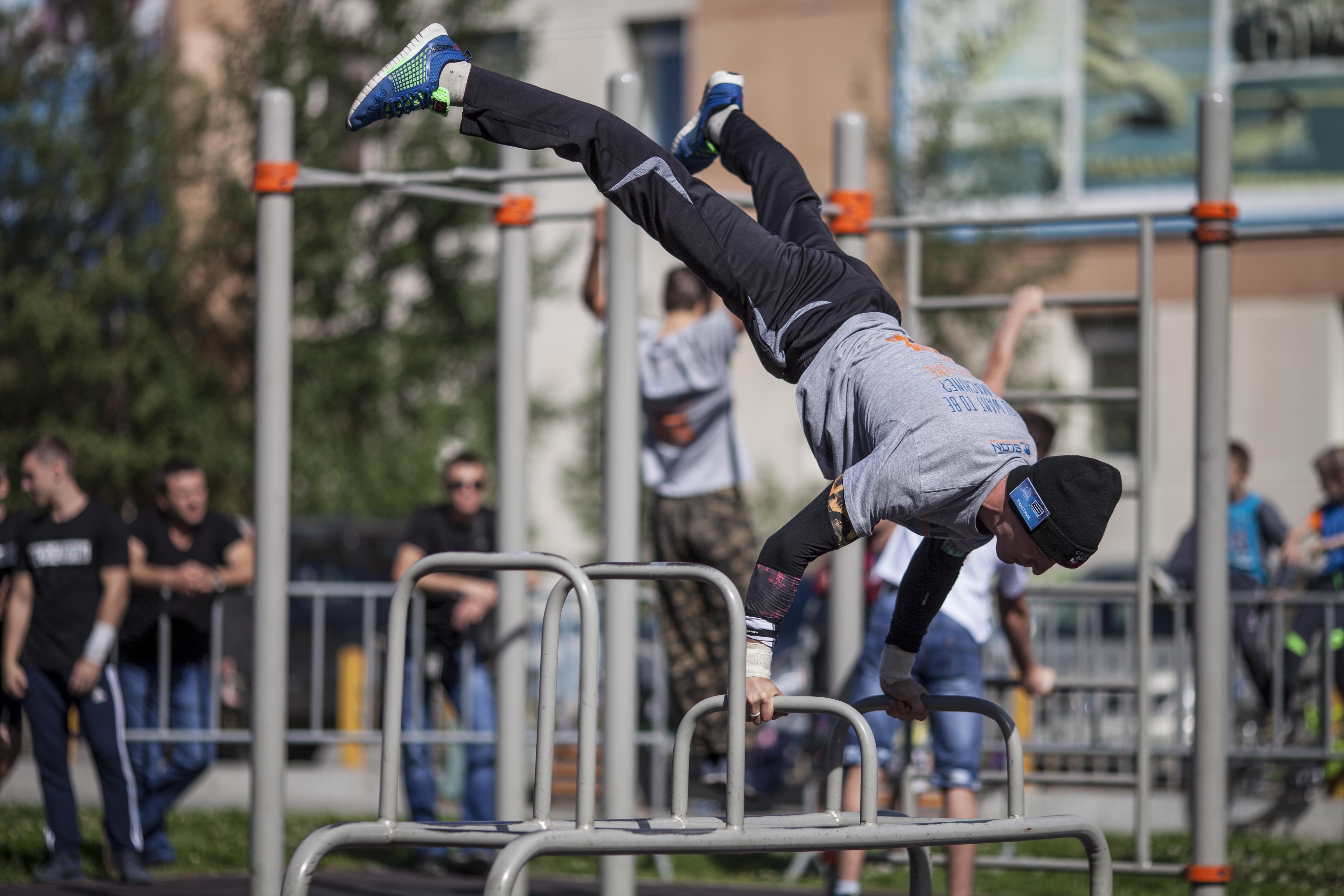 Спорт бесплатные видеотрансляции. Воркаут зимой. Воркаутеры Чечни. Чемпионат России по воркауту. Воркаут Сургут.