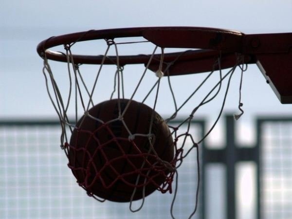 Соревнования по уличному баскетболу пройдут в воскресенье на Театральной площади