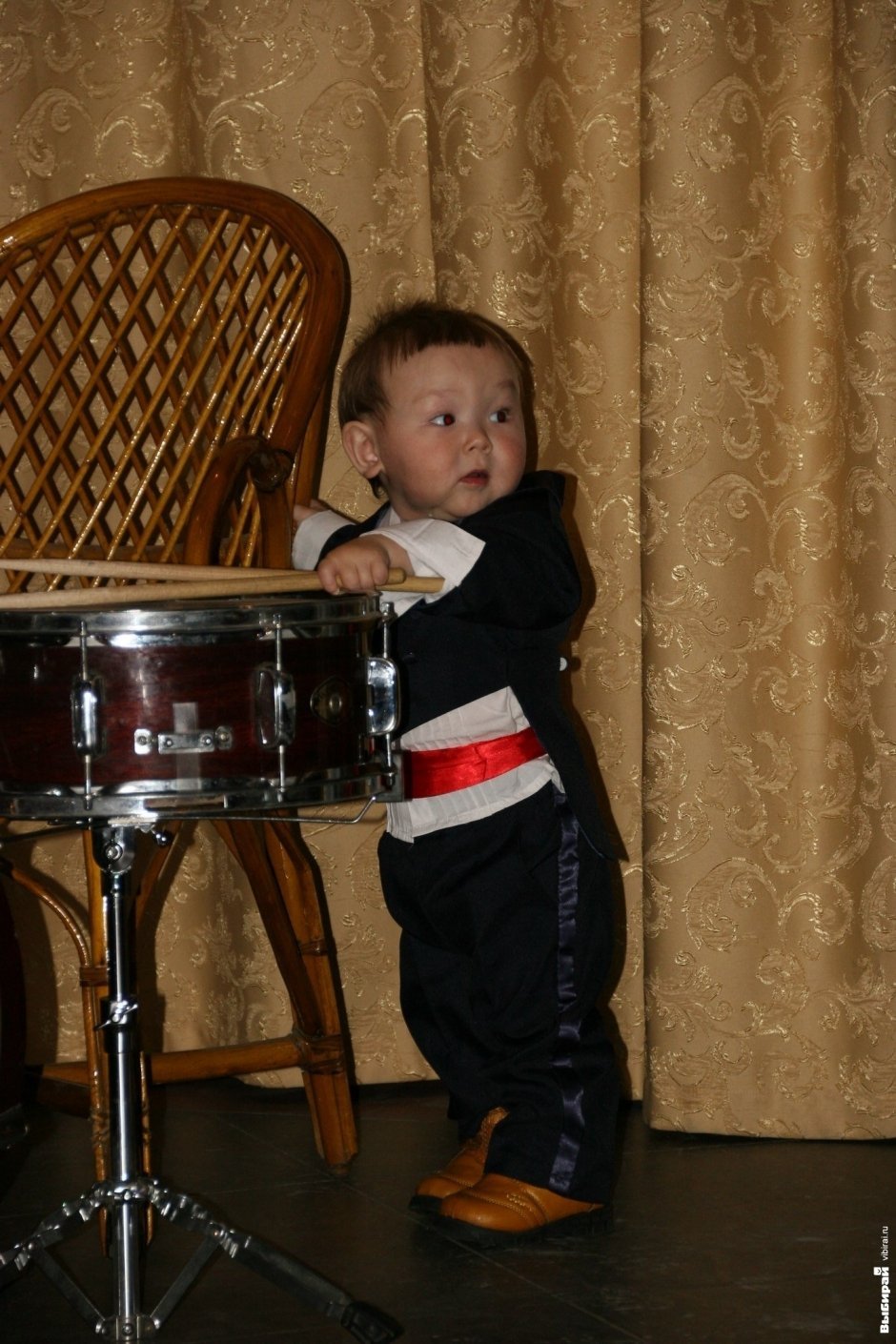 Валеев Эмир (3 года) мечтает стать музыкантом