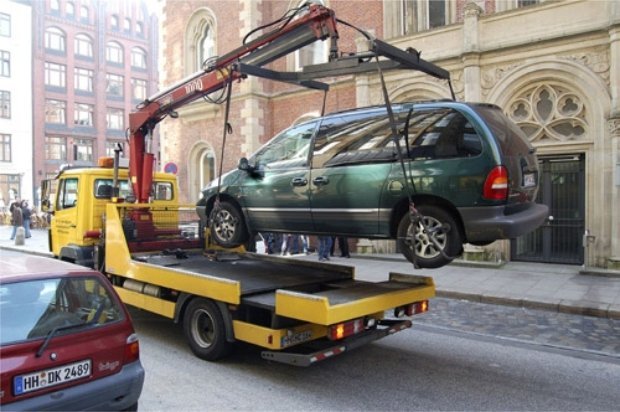 Теперь в Казани полицейские могут эвакуировать авто без понятых