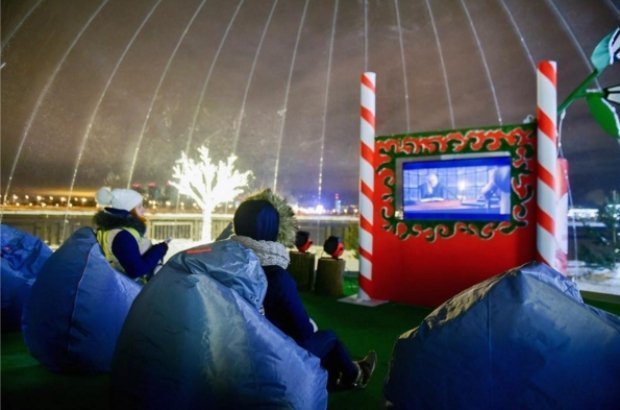 В сферическом киношаре на Кремлевской набережной показывают новогодние фильмы