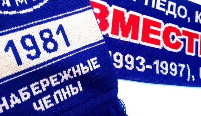 Вышла ограниченная партия шарфов для болельщиков ФК "Камаз"