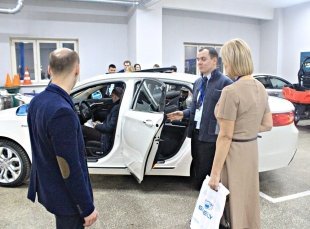 Автосалон «Эврика-Трейд» представил в Сургуте новый флагманский седан Geely Emgrand GT