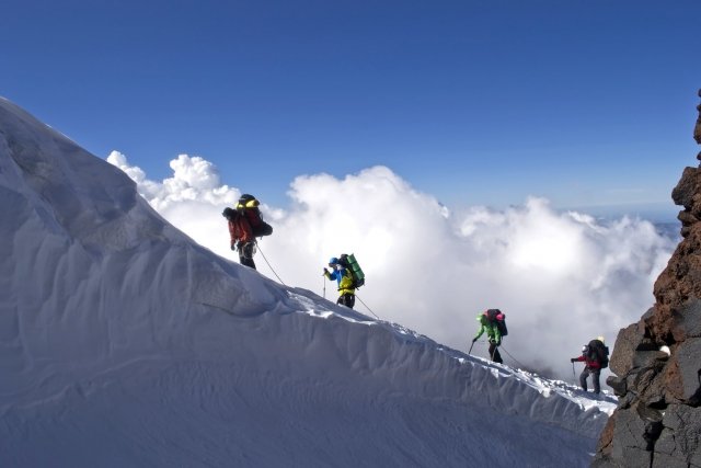 Сургутские альпинисты покорили Авачинский вулкан