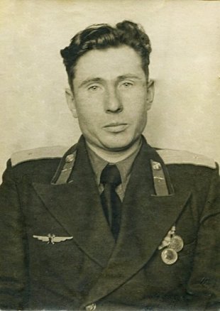 Пясецкий Николай Павлович. 24-12-1925 г.р. В июля 1941 года в возрасте 16 лет призван на восточный фронт.
