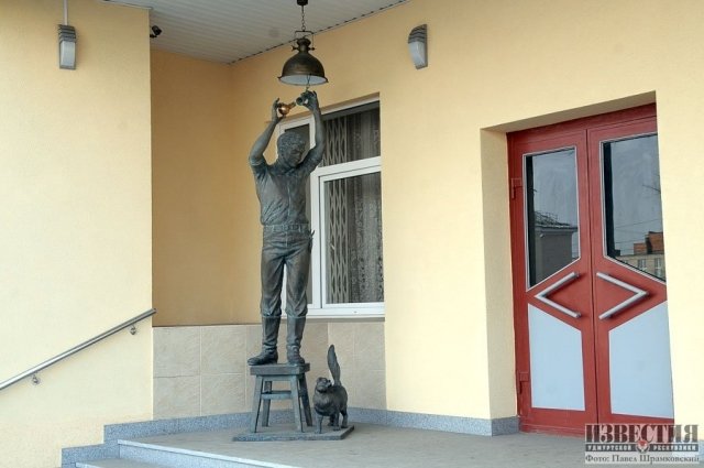 В Ижевске появилась скульптура электрика