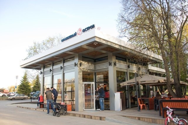 В парке Победы открылся третий ресторан быстрого питания «Оранжевый остров»