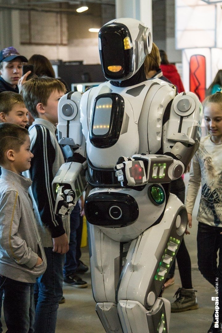 Выставка роботов сургут. Выставка роботов в Охта Молл. Выставка роботов в Сургуте Сити Молл. Известные роботы. Мир роботов выставка.