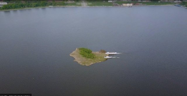 Новости: дрейфующий остров на Ижевском пруду больше не представляет опасности