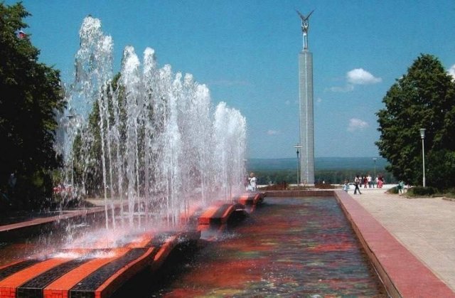 Разобранный фонтан в районе Самарской площади оградят забором