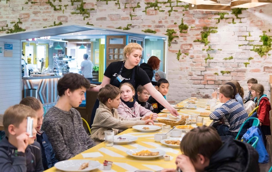 В Казани прошел благотворительный обед для детей из детского дома