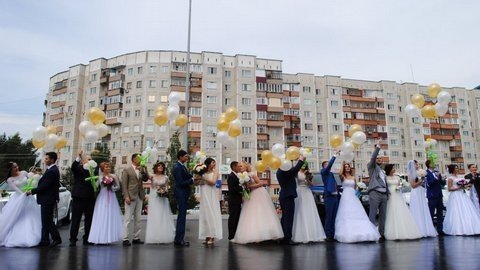 В День семьи, любви и верности в Сургуте брак заключат 12 пар