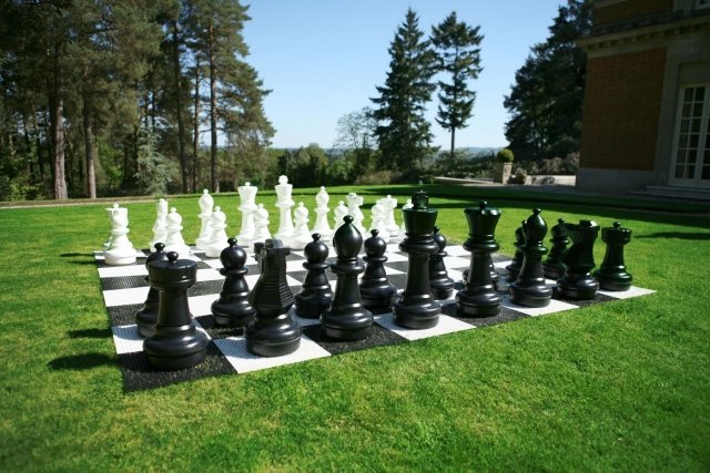 В «Планете» открылась площадка с гигантскими шахматами 