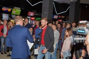 Кинотеатр «Баргузин» показал эксклюзивную премьеру фильма «Kingsman: Золотое кольцо» 20 сентября в Иркутске