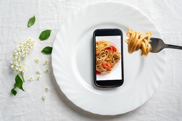 МЕГАРОЗЫГРЫШ: Сходи в ресторан и получи iPhone!