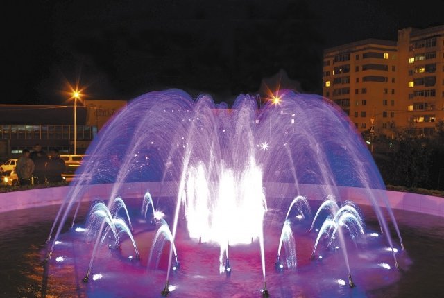 Новый светодинамический фонтан появился в Иркутске