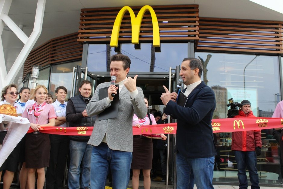 «Биг Мак Шоу», звезды ТНТ и полный аншлаг: второй ресторан «Макдоналдс» открылся в Тюмени