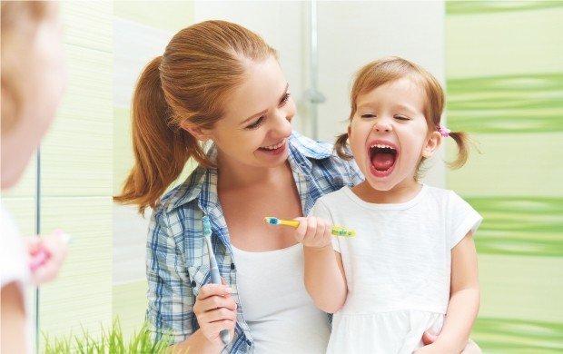 Уход за детскими зубами: развлечение для ребенка, простые правила – для мамы