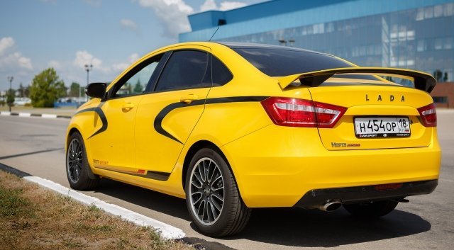 Новости: 320 ижевских желтых автомобилей Лада Веста отправляются работать в такси на Кубу