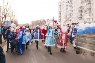 В Златоусте прошел парад Дедов Морозов