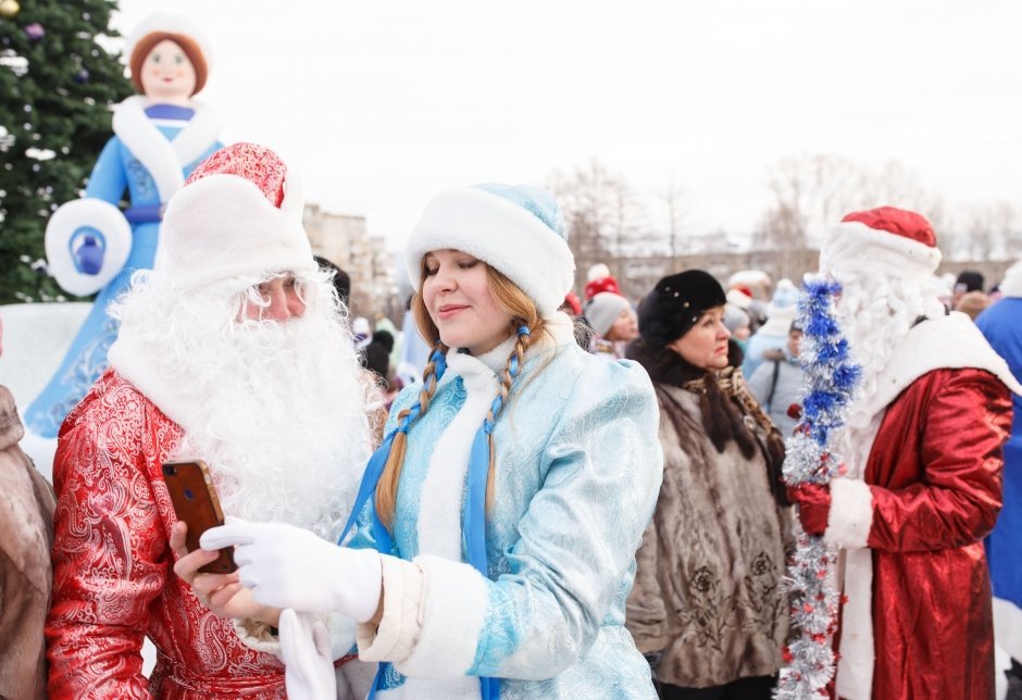 В Златоусте прошел парад Дедов Морозов