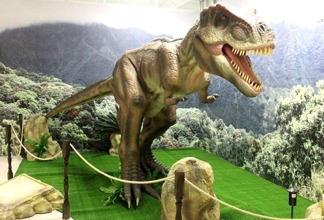 В Челнах открылась выставка динозавров