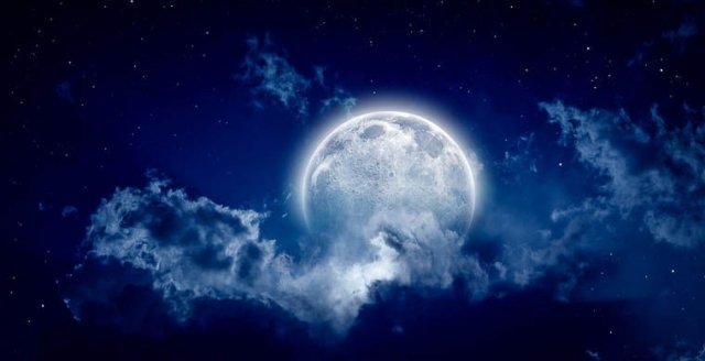 В конце марта тюменцы вновь увидят голубую луну
