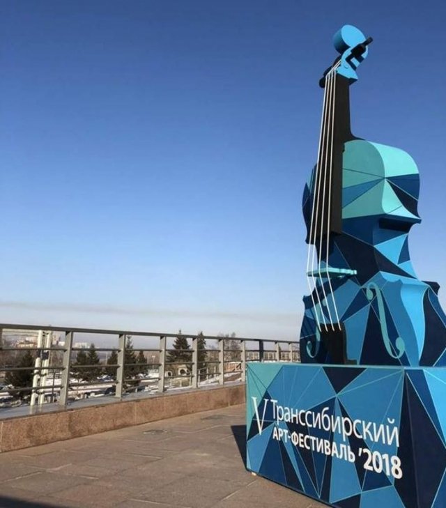 Возле Красноярской филармонии появился новый арт-объект