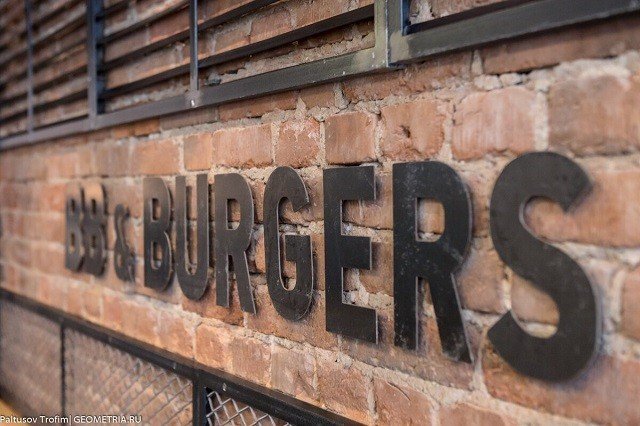 В Екатеринбурге открылся первый ресторан сети BB&Burgers