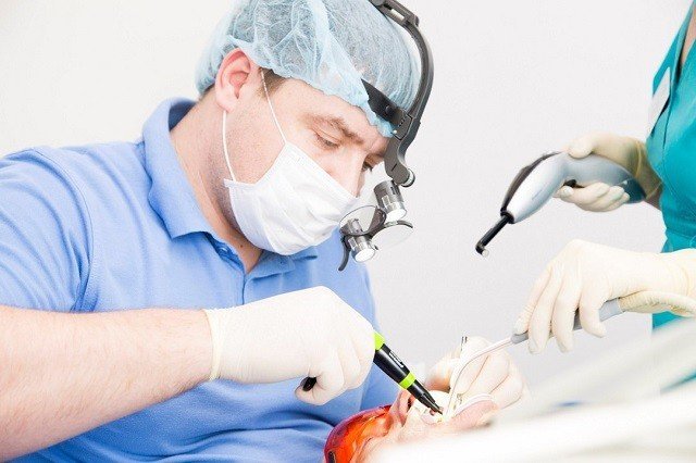 Челябинские стоматологи освоят топовые технологии имплантации