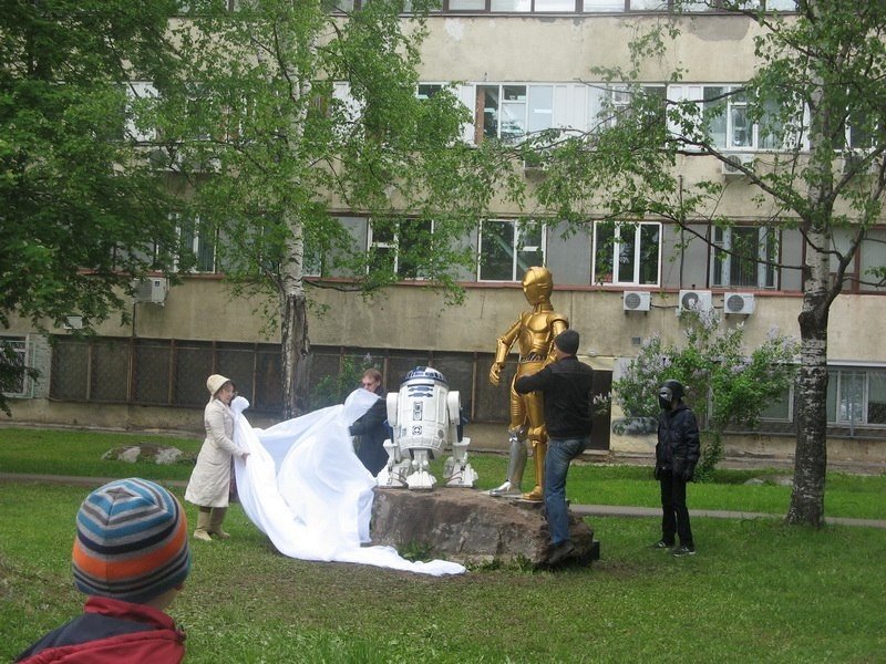 Звездная «парочка» C-3PO и R2-D2 обосновались на одной из улиц Ижевска