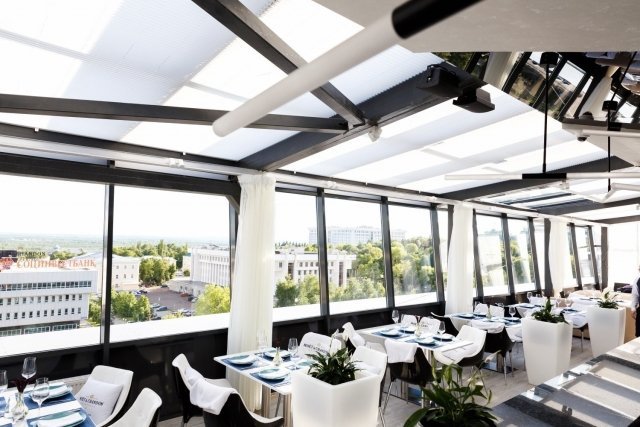 6 ресторанов с террасами на крышах и балконах 