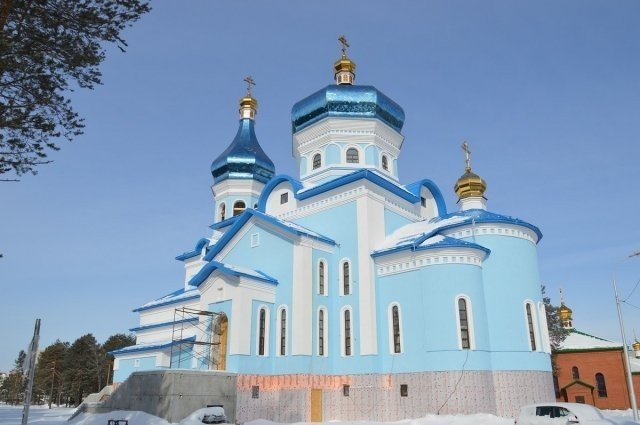 В сургутском женском монастыре "Умиление" осветили храм в честь святого Сергия Радонежского