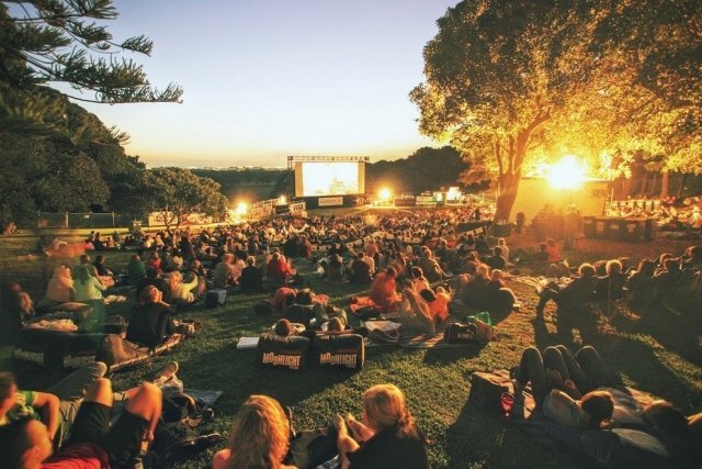 Кино под открытым небом начнут показывать в Иркутске с 23 июня